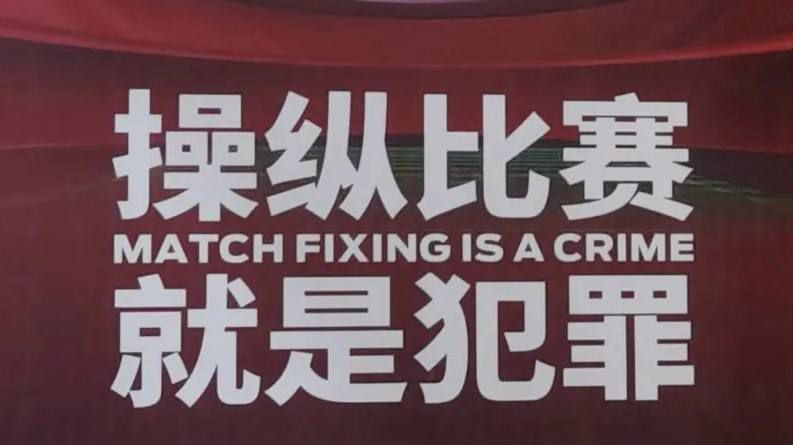 【双方首发及换人信息】巴萨首发：13-佩尼亚、3-巴尔德、23-孔德、4-阿劳霍、2-坎塞洛、8-佩德里、21-德容、22-京多安（81’ 27-亚马尔）、11-拉菲尼亚、14-菲利克斯（72’ 7-费兰-托雷斯）、9-莱万巴萨替补：26-阿斯特拉拉加、31-科亨、30-卡萨多、15-克里斯滕森、20-罗贝托、18-罗梅乌、33-库巴西、38-吉乌、39-埃克托-福特、32-费尔明瓦伦西亚首发：25-玛玛达什维利、3-莫斯克拉、4-迪亚卡比、6-吉拉蒙、12-蒂埃里-科雷亚、21-热苏斯-巴斯克斯（81’ 34-亚雷克）、18-佩佩鲁、23-弗兰-佩雷斯（72’ 19-阿马拉）、9-杜罗（81’ 22-阿尔贝托-马里）、16-迭戈-洛佩斯（81’ 20-富尔基耶）、17-亚列姆丘克（62’ 7-卡诺斯）瓦伦西亚替补：1-多梅内克、13-里韦罗、15-奥兹卡查、27-戈萨贝斯、30-H-冈萨雷斯